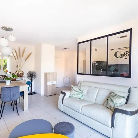 Bright Cocoon With Balcony And Lovely Views